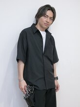 《ディレクター/店長/井出 裕太》似合わせカットと遊び心あるデザインカラーが得意。幅広いお客様を担当。