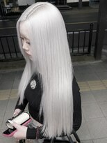 アン(Hair make un)&nbsp;ホワイトシルバー/ホワイトカラー/ブリーチ/髪質改善/大宮