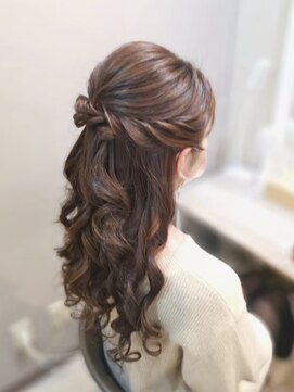 ヘアセットサロン ミント(Hair set salon MINT) ねじりハーフアップ