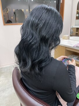 キュオンシア(CUEON. ciea) ロング×ブルーブラック×透明感