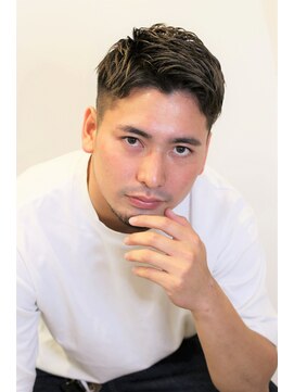 フランクスバーバー アンド ビアークラブ(FRANK'S BARBER and BEER CLUB) バーバーアップバングピンパーマ刈り上げフェードカット I