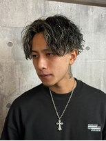 メゾンフォーメン トアロード(Maison for men TorRoad)&nbsp;ツイストスパイラルパーマ　センターパート　ホワイトメッシュ