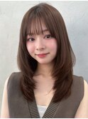 顔周りレイヤーカットくびれヘアミルクティーベージュカラー