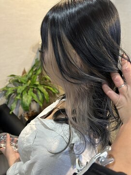 シヨン(ciyon.) シルバーグレージュ☆インナーカラーウェーブロング