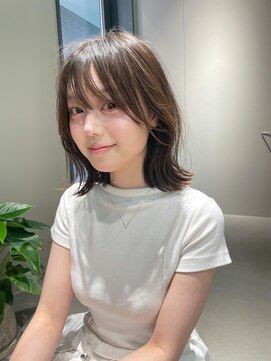エノウ(enow) 顔まわりレイヤー×サンドベージュ enow赤坂