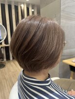 ラスター(LUSTER)&nbsp;丸みショートボブで魅せる大人のツヤ感