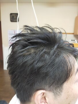 カットライン(CUT LINE) ツーブロック×ミディアム