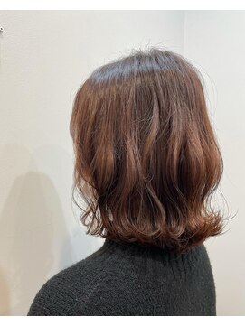 ワイスラッシュジングウ(Y / JINGU) ≪ベージュブラウン≫外ハネスタイル