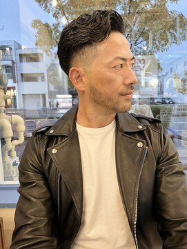 フォーコーナーズカットショップフェイビーズ 名古屋西(FourCornersCutShop favey's) フェード サイドパート 七三分け メンズカット