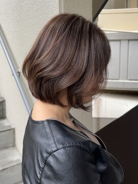 ロエ(loe) 上品な大人のナチュラルハイライトボブ 白髪ぼかし30代40代50代