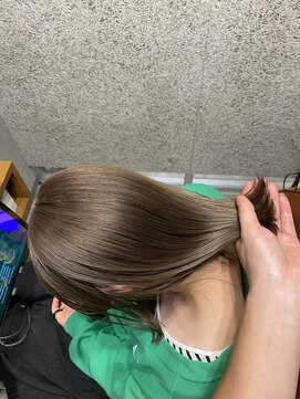 ビー(bee) スモーキーベージュ