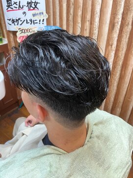 コレトモ(KORETOMO) メンズヘア黒髪ツーブロック×波巻きツイストスパイラル