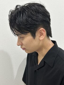 ヒュイル バイ ニアウ(Hwyl by Niau) メンズマッシュセンターパートスパイラルパーマニュアンスパーマ