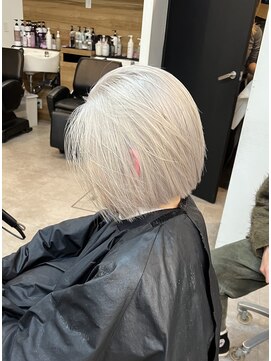 ヌエン 渋谷(NU/EN) ホワイトシルバー