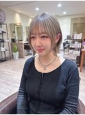 レイヤーボブブロンドヘアベージュカラー