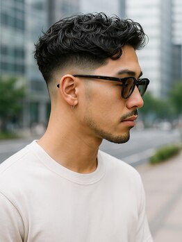 アクティ(actie)の写真/清潔感も色気も。デキる男の新常識「フェード×ツイストスパイラルパーマ」スタイル★メンズカットは￥5500