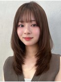 顔周りレイヤーカットくびれヘアミルクティーベージュカラー