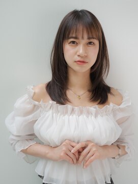 サンバレー(SUNVALLEY) ミディアムレイヤー　鎖骨下　前髪あり