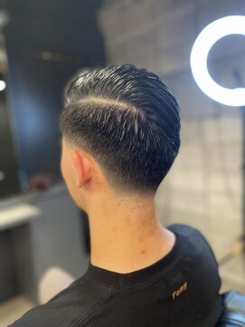 フランクスバーバー アンド ビアークラブ(FRANK'S BARBER and BEER CLUB) スパイキーショート/フェザーパーマ/サーフカール/有楽町