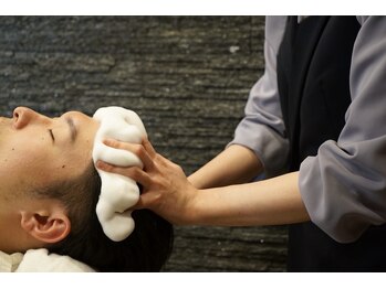ヒロギンザ 新橋日比谷口店(HIRO GINZA)の写真/【最終受付21時/個室】ヘッドスパで癒されながら頭皮ケア。カット以外の身だしなみも◎[新橋/新橋駅]