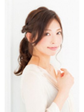 ヘア ルミナス バイ フォルテ(HAIR LUMINAS by FORTE) ローポニーテールでカジュアル女子