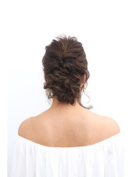 ラウレア(LAULEA) お呼ばれくるりんぱアレンジ