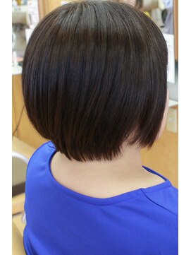 エリア 燕店(area) 前下がりボブ