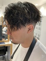 センターパートツイストスパイラルパーマ刈り上げメンズパーマ