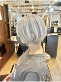 あやか流！ショート×ホワイトカラー