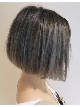 エナス(e'nas) 前下がりボブ