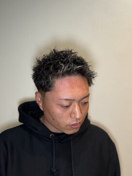 トラッド(TRAD) 刈り上げスパイキーショート×ピンパーマ