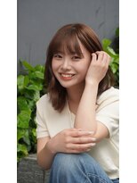 シアバイルーシー(SIA by LUCEY)&nbsp;暖色カラーブリーチなしピンクボルドーカラーレイヤーカット赤髪