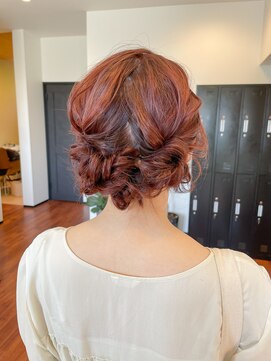 スリーバイザサロン(THREE by the salon) ギブソンタック風アレンジ