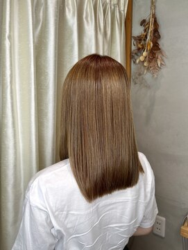 プールトワ(pour toi) 夏に人気の明るめベージュ★