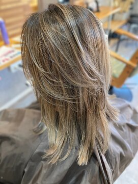 ストロー 小田原店(Straw) カジュアル×ウルフカット/ハイトーンカラー/レイヤースタイル