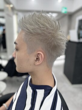 アルドーレフィエロ シンサイバシ(Ardore fiero shinsaibashi) ホワイトブロンド☆スパイキーショート☆20代30代40代