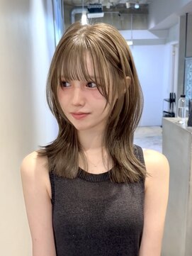 ユニ(uni) レイヤーカット.オリーブベージュ