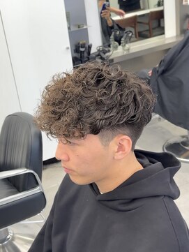 グルーマーズトウキョウ(GROOMER/S TOKYO) スペインカール フェード メンズパーマ 海外風