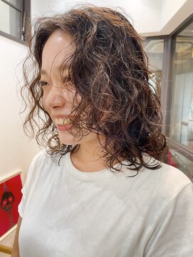 ナループロアオハナ(Nalu pu loa ohana) ロングパーマ/ウルフパーマ/レイヤーカット/ウェーブパーマ