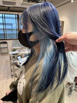 コワファースト長崎シャンプーボーイ 2nd(COIFF1RST 長崎 SHAMPOO BOY) 長崎 イヤリングカラー ネイビーブルー×水色