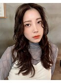 外ハネ前髪なしセンターパートレイヤーくびれセミロングカラー