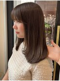 まとまるミディアムレイヤーと赤みの無いオリーブベージュ