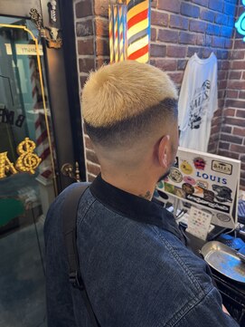 バレス 田町(BALES) スキンフェード2ブリーチクロップスタイル