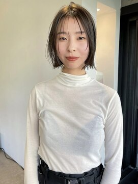 スク(SUKU) ぱつっとボブ×オリーブベージュ