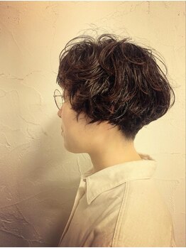 boccaの写真/ラフなのに崩れない秘密は“土台”にあり！細かな「点」で形を作る職人技。ラフに見えて計算されたカット！