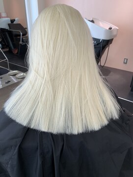 ペレ 原宿(PELE) 刈り上げセンターパート/波巻きツイストスパイラル/原宿