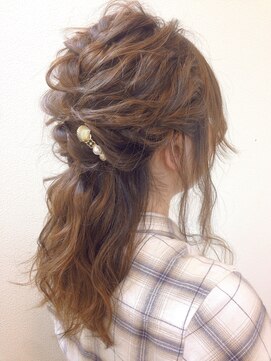 シュエット(Chouette) ポニーテール風ハーフアップ