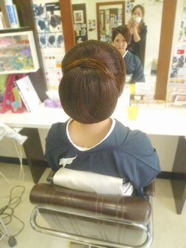 ヘアセットサロンエッジ(Edge) お呼ばれ大人シニヨン