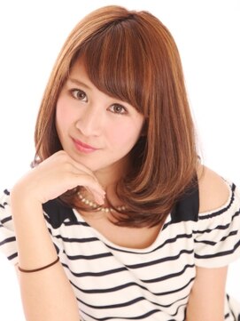 エマージュ 新宿(Emerge) ☆大人女子　ひし形シルエット　小顔ミディアム 　内巻き☆