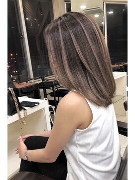 リア 大阪梅田(Ria) ～バレイヤージュ外国人風カラー～【Ria 大阪 梅田】